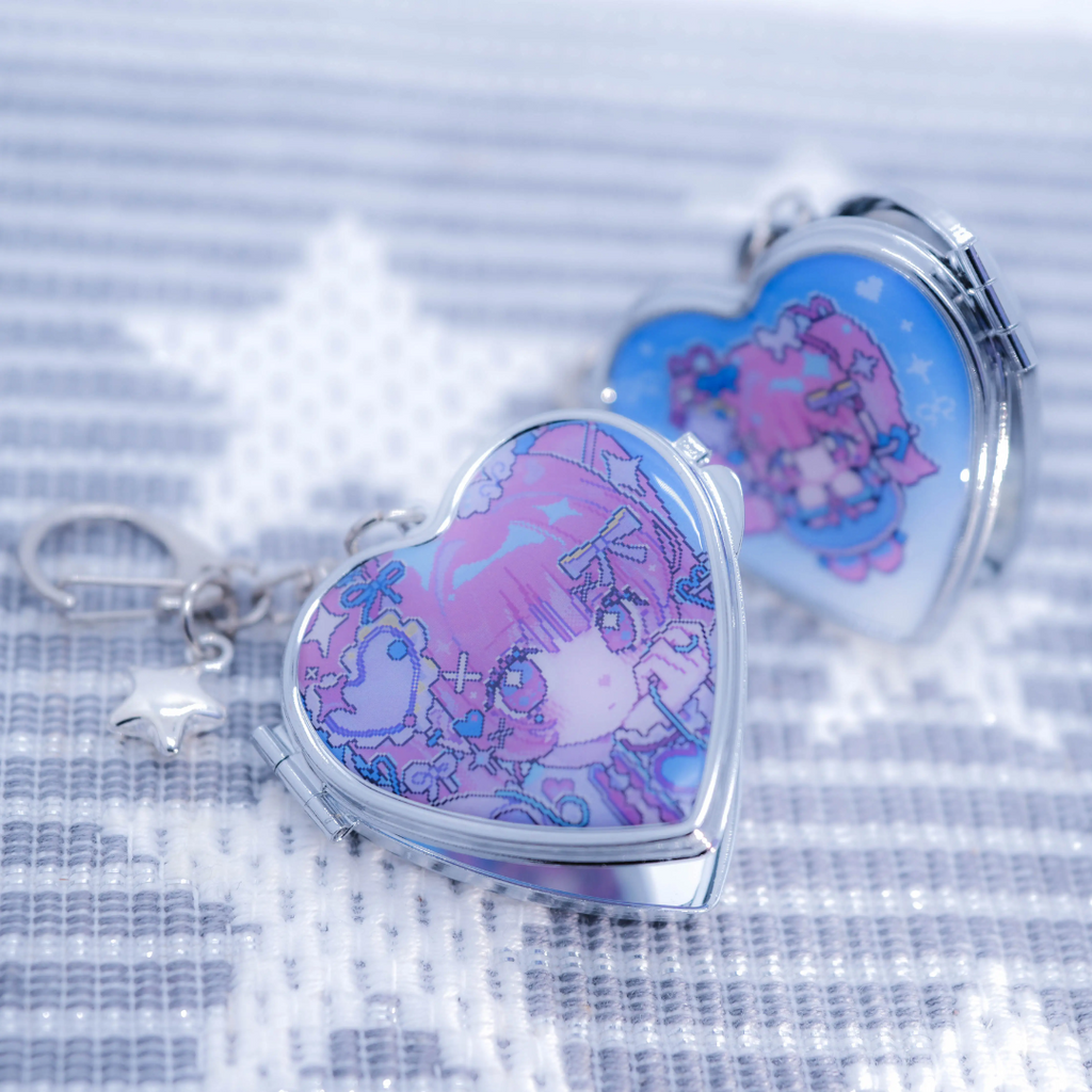 ANARRATOR - Heart Mirror Keychain